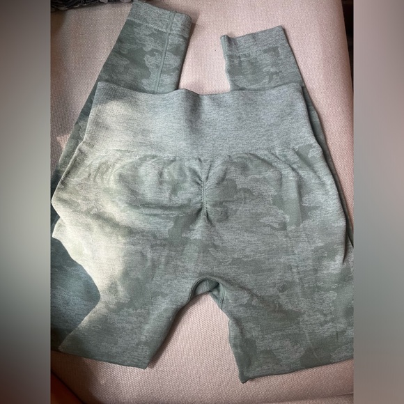 Gymshark Camo Seamless Leggings- Green - Picture 4 of 4